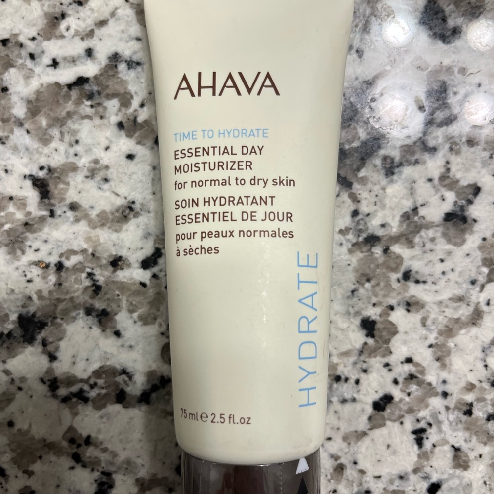 AHAVA Essential Day Moisturizer - Cream